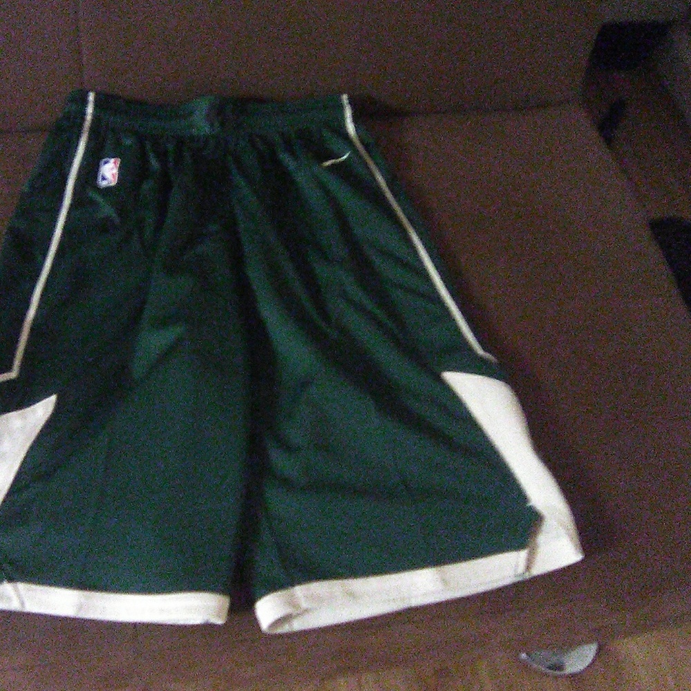 Basketball shorts - Picture 2 of 3